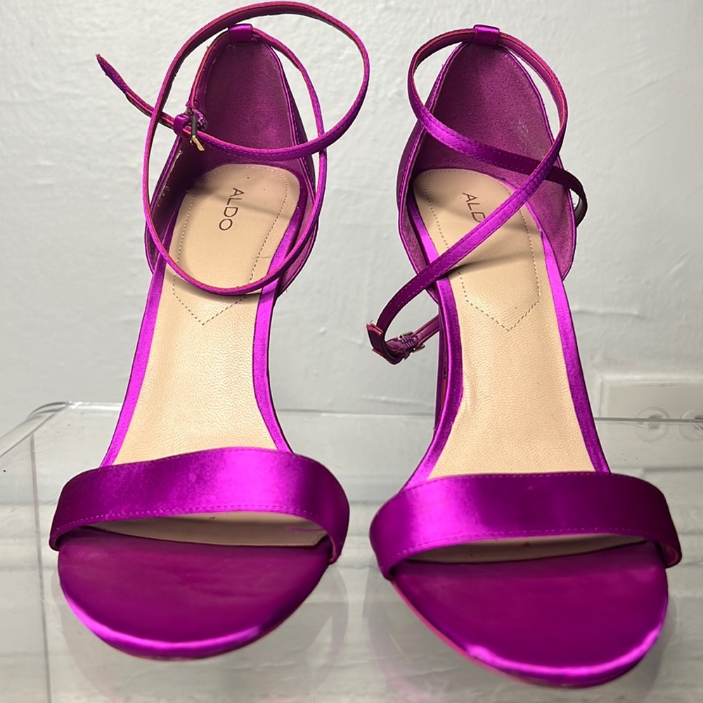 Aldo Sandals size 10 color fuschia
